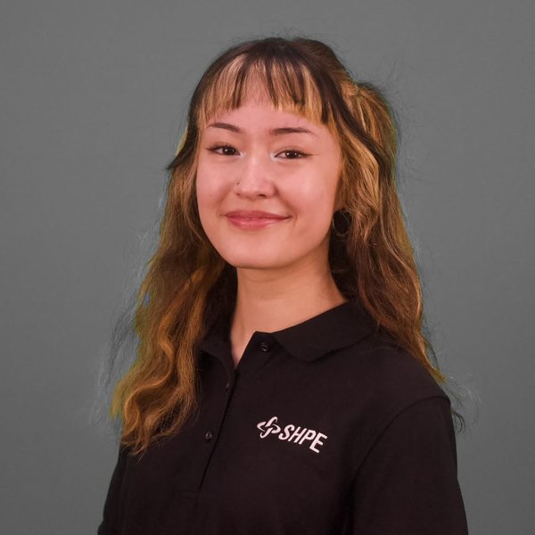 Amy Navarro headshot