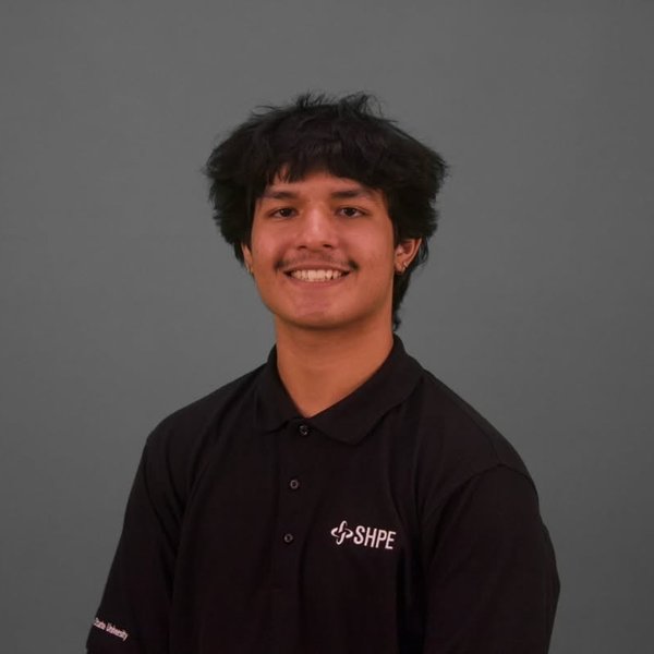 Manwe Castro headshot